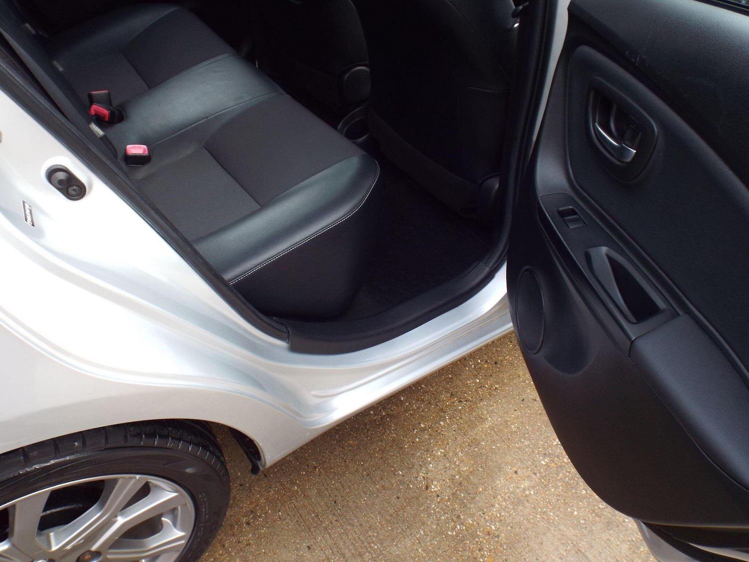 Used Toyota Yaris 2015 for sale - 76926149: Photo 22