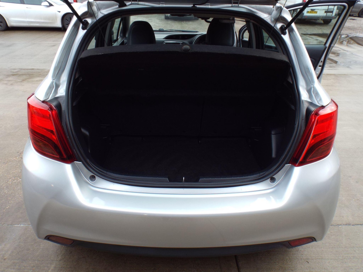 Used Toyota Yaris 2015 for sale - 76926149: Photo 24