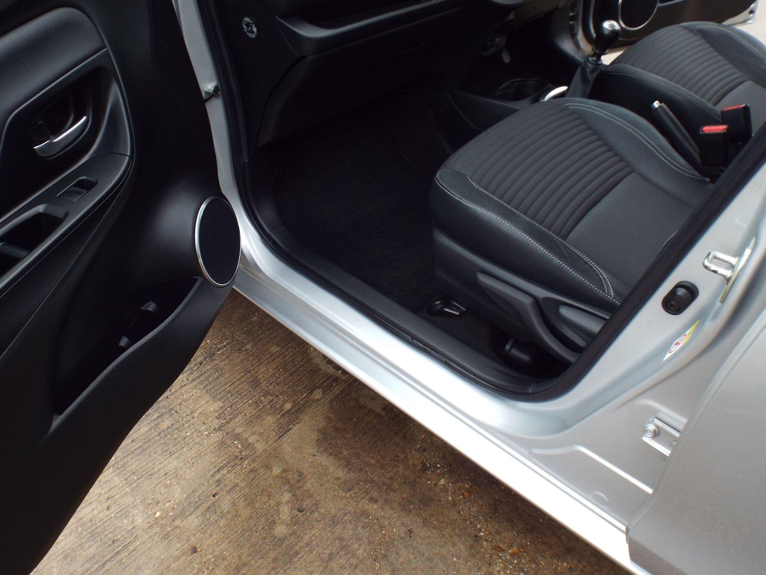 Used Toyota Yaris 2015 for sale - 76926149: Photo 31