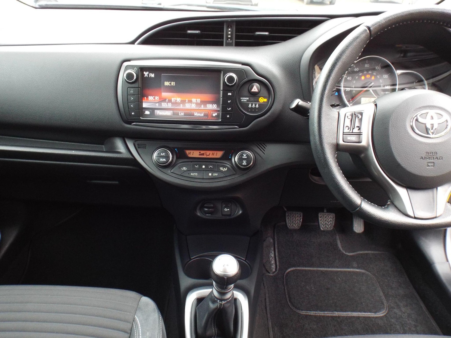 Used Toyota Yaris 2015 for sale - 76926149: Photo 33