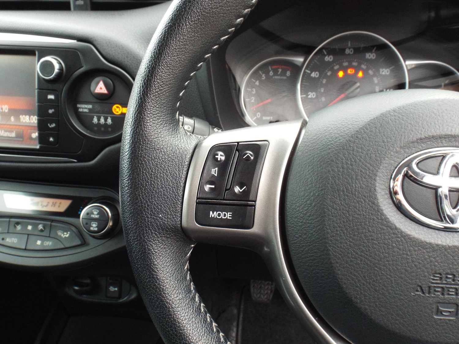 Used Toyota Yaris 2015 for sale - 76926149: Photo 34