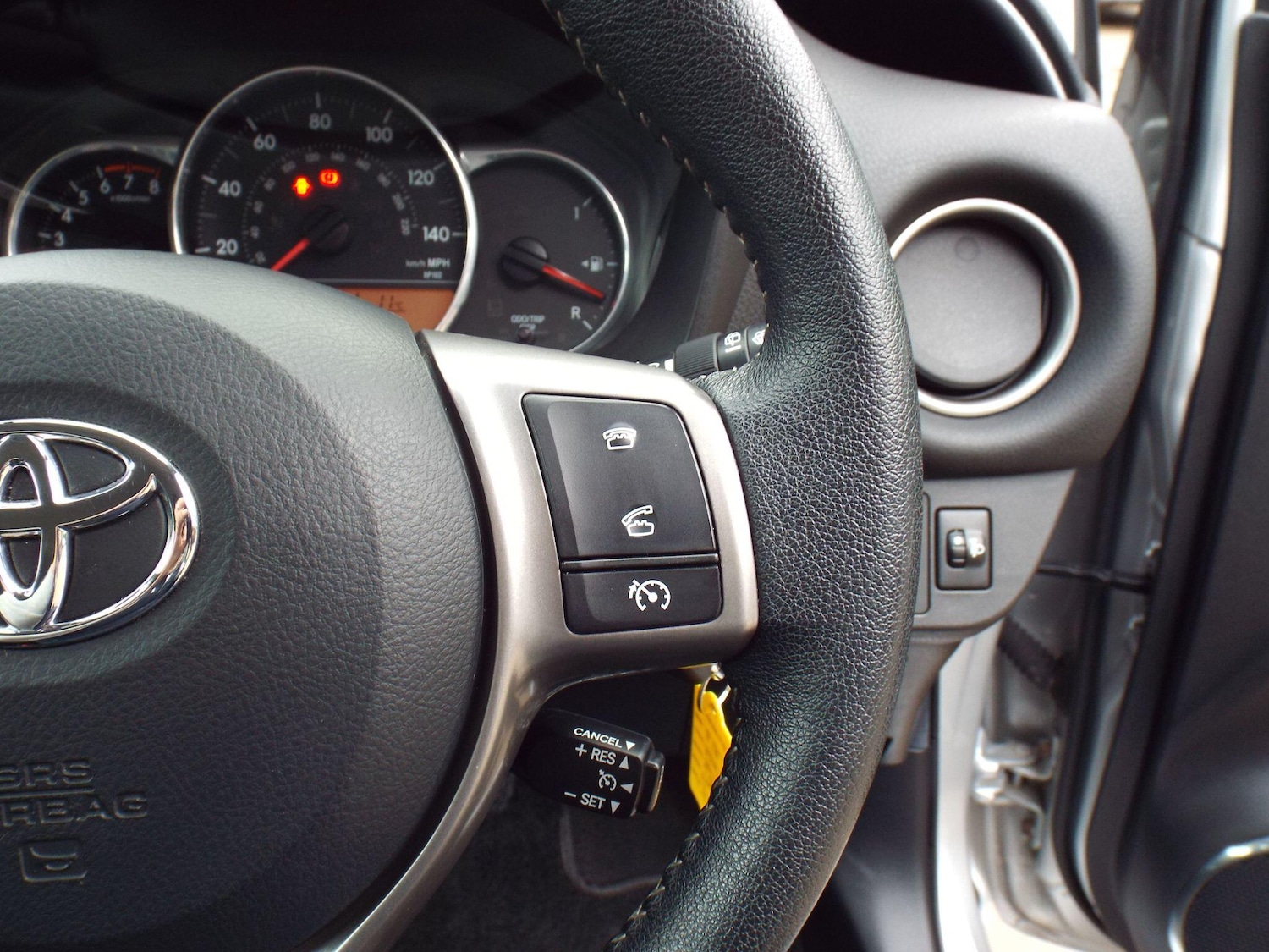 Used Toyota Yaris 2015 for sale - 76926149: Photo 35