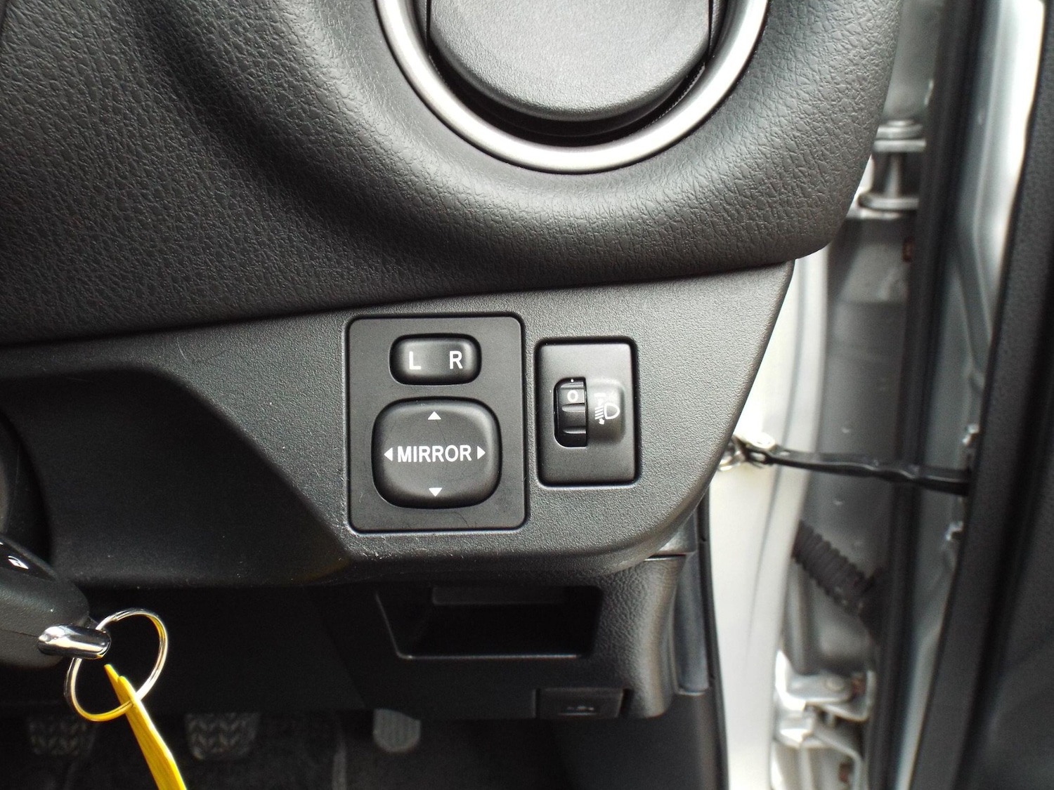 Used Toyota Yaris 2015 for sale - 76926149: Photo 37