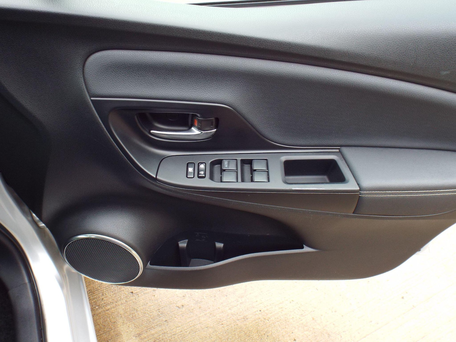 Used Toyota Yaris 2015 for sale - 76926149: Photo 38