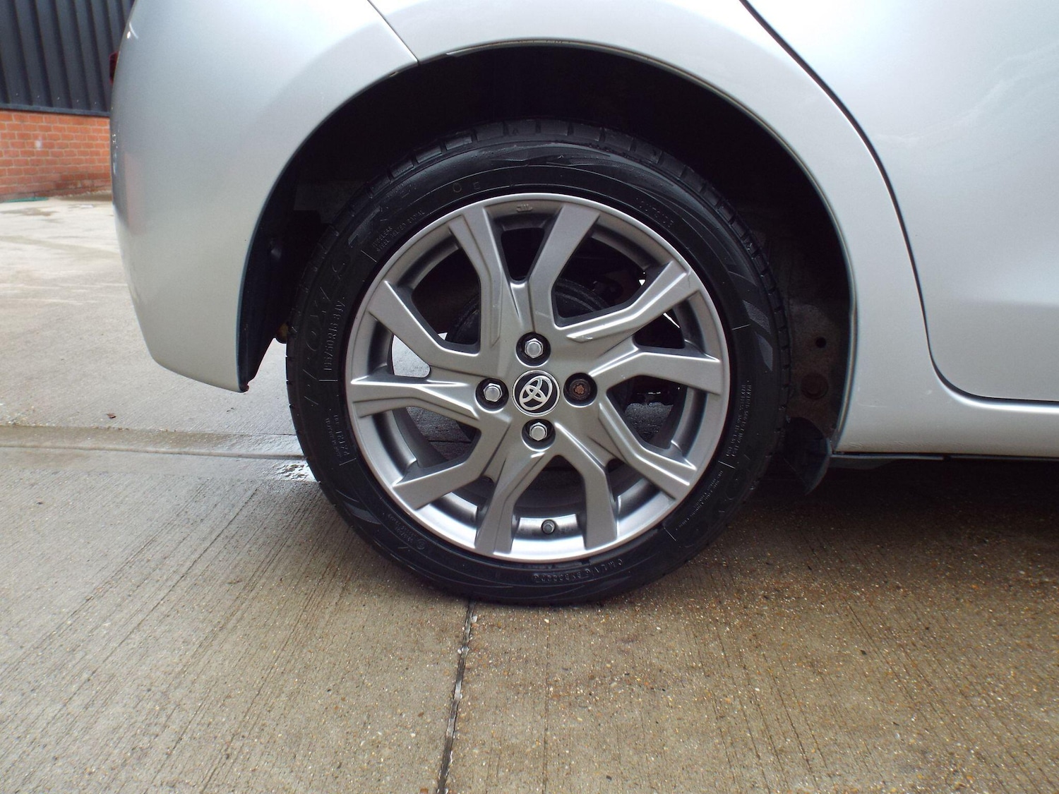 Used Toyota Yaris 2015 for sale - 76926149: Photo 39