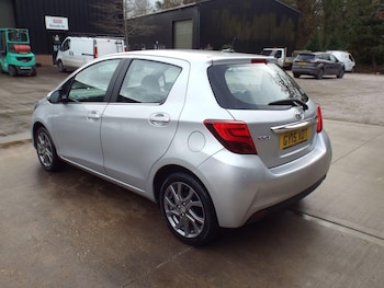 Used Toyota Yaris 2015 for sale - 76926149: Photo