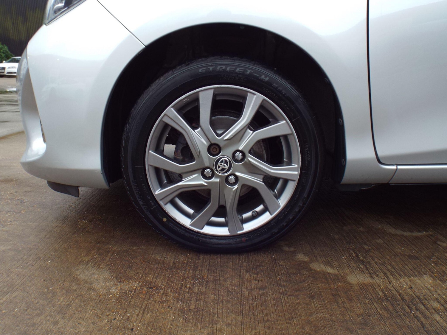 Used Toyota Yaris 2015 for sale - 76926149: Photo 41