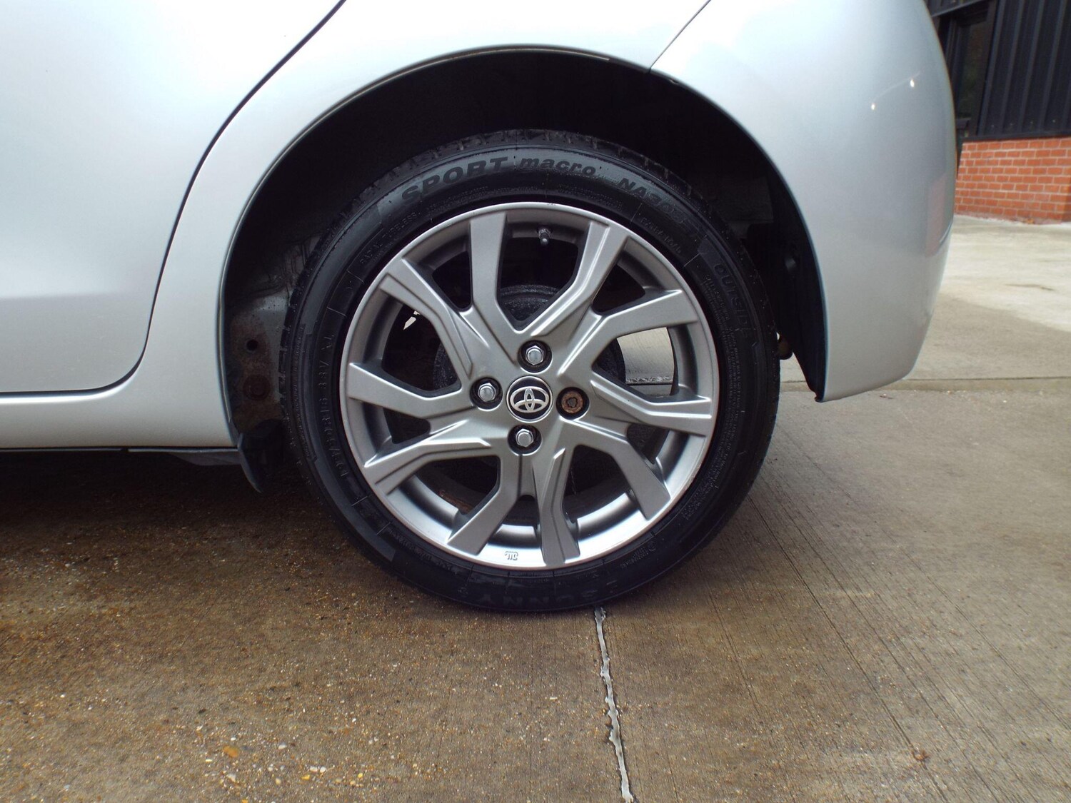 Used Toyota Yaris 2015 for sale - 76926149: Photo 42