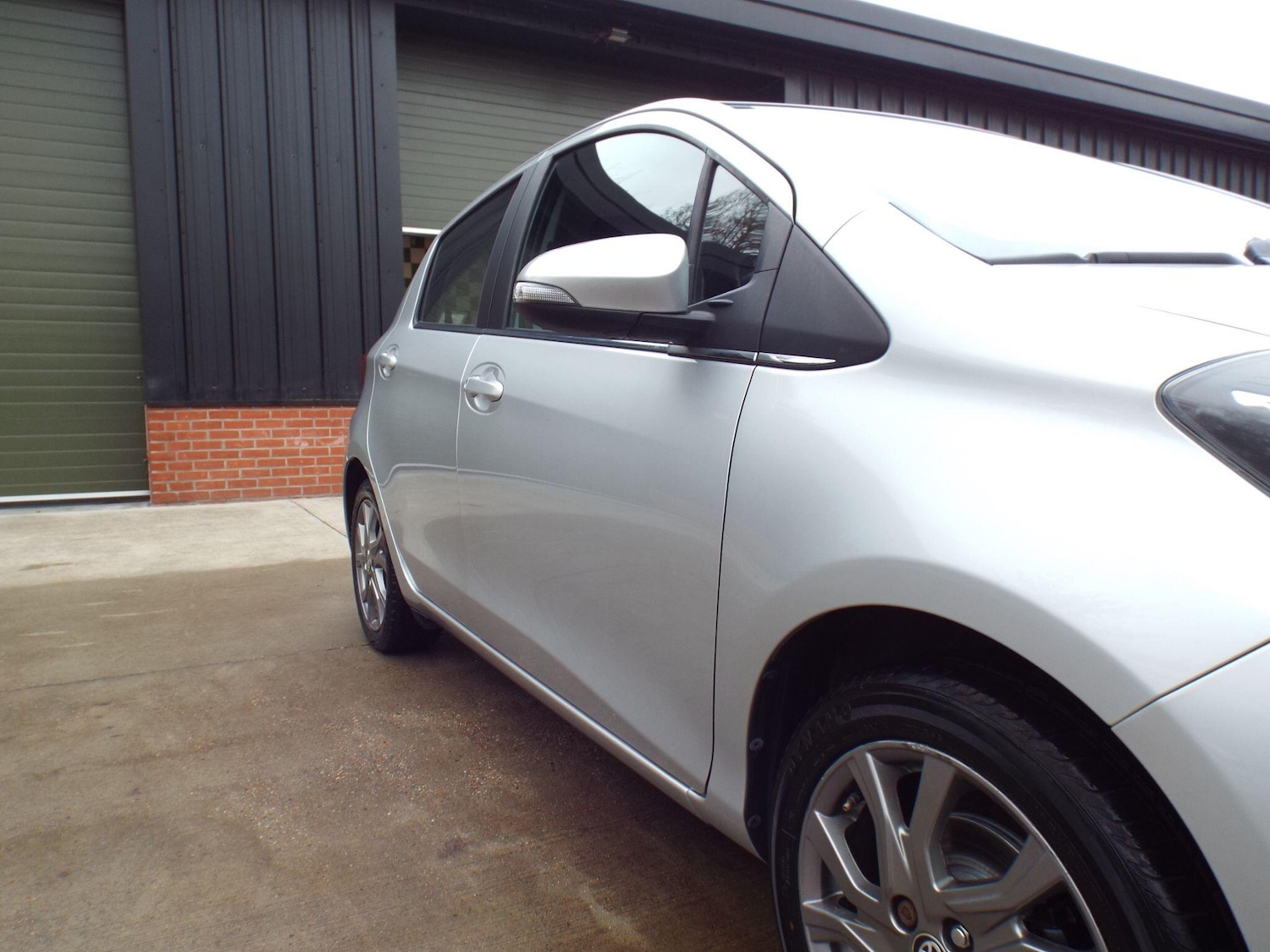 Used Toyota Yaris 2015 for sale - 76926149: Photo 43