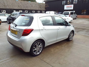 Used Toyota Yaris 2015 for sale - 76926149: Photo