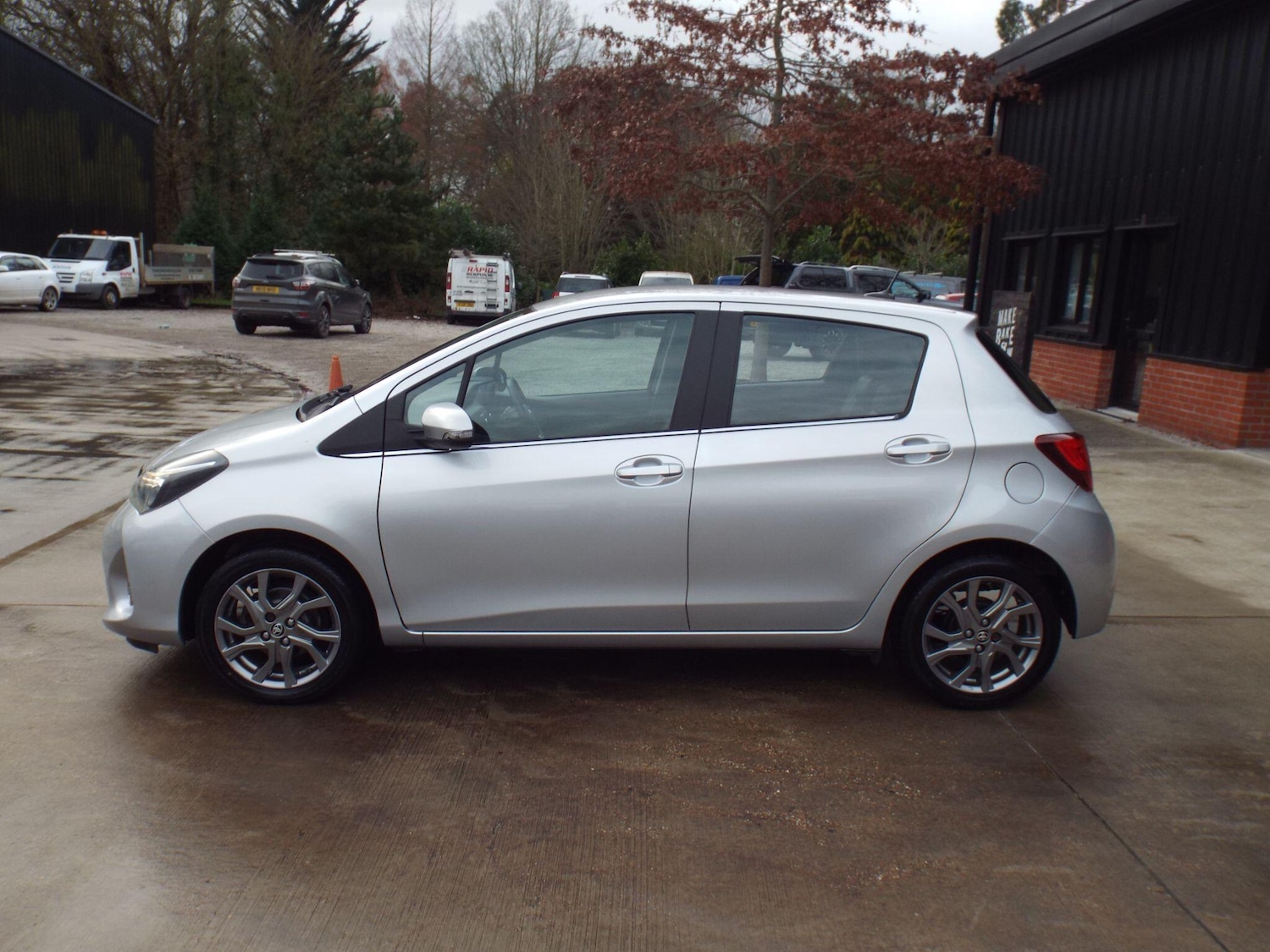 Used Toyota Yaris 2015 for sale - 76926149: Photo 5