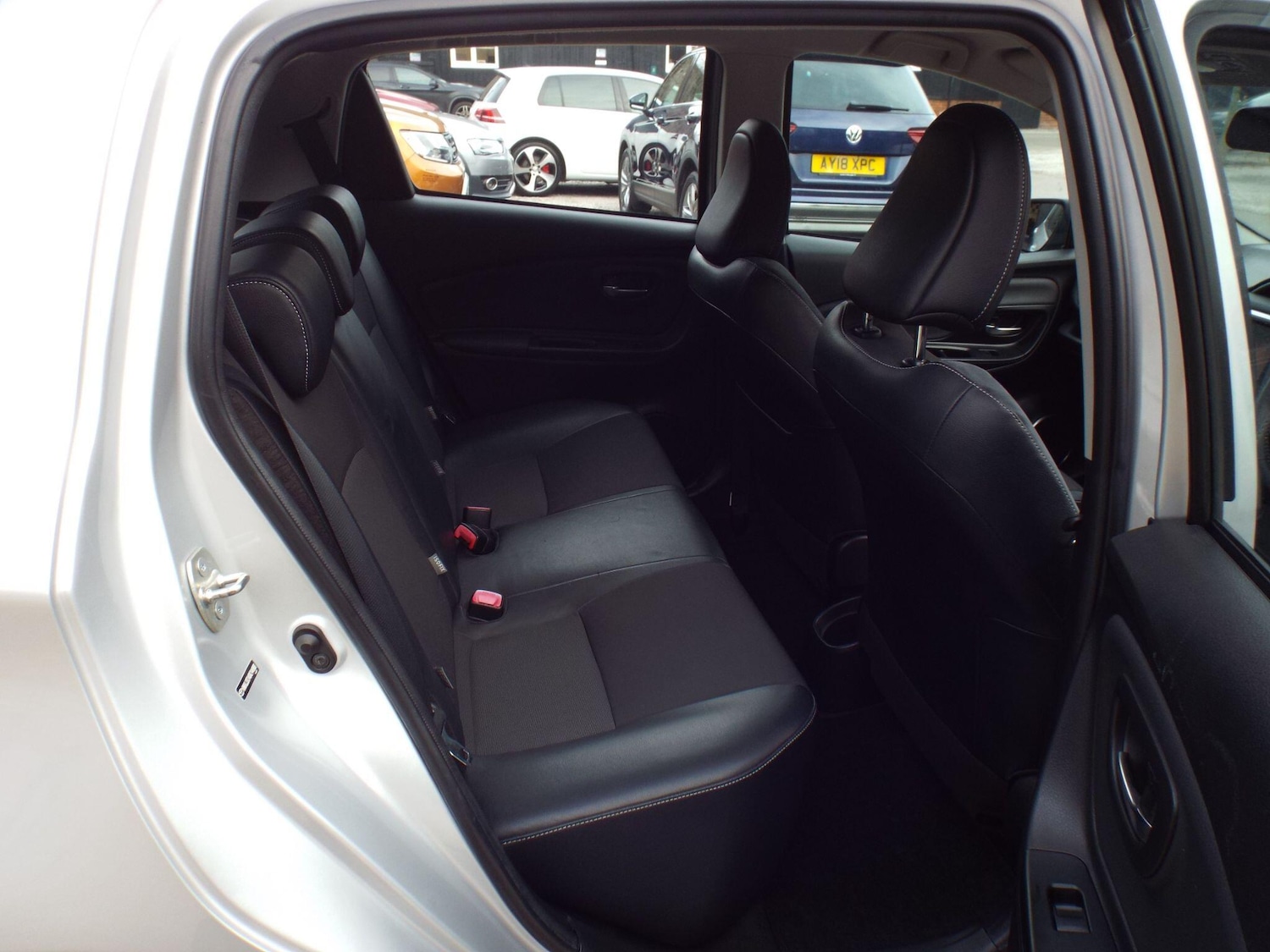 Used Toyota Yaris 2015 for sale - 76926149: Photo 8