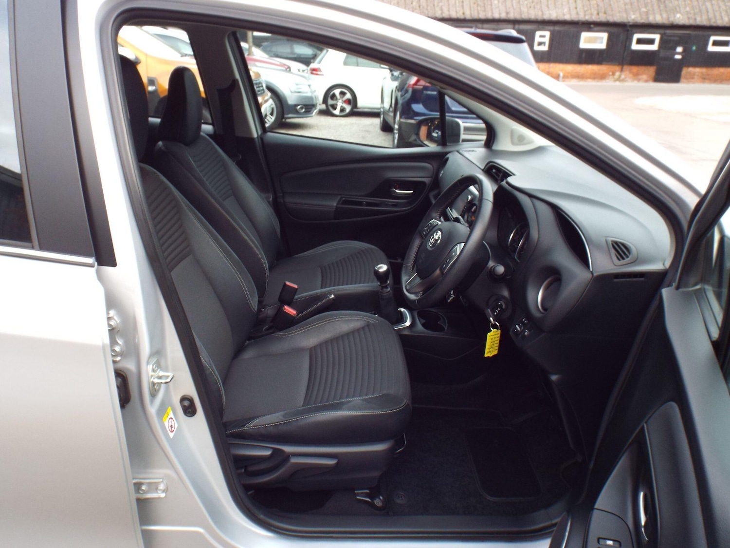 Used Toyota Yaris 2015 for sale - 76926149: Photo 9