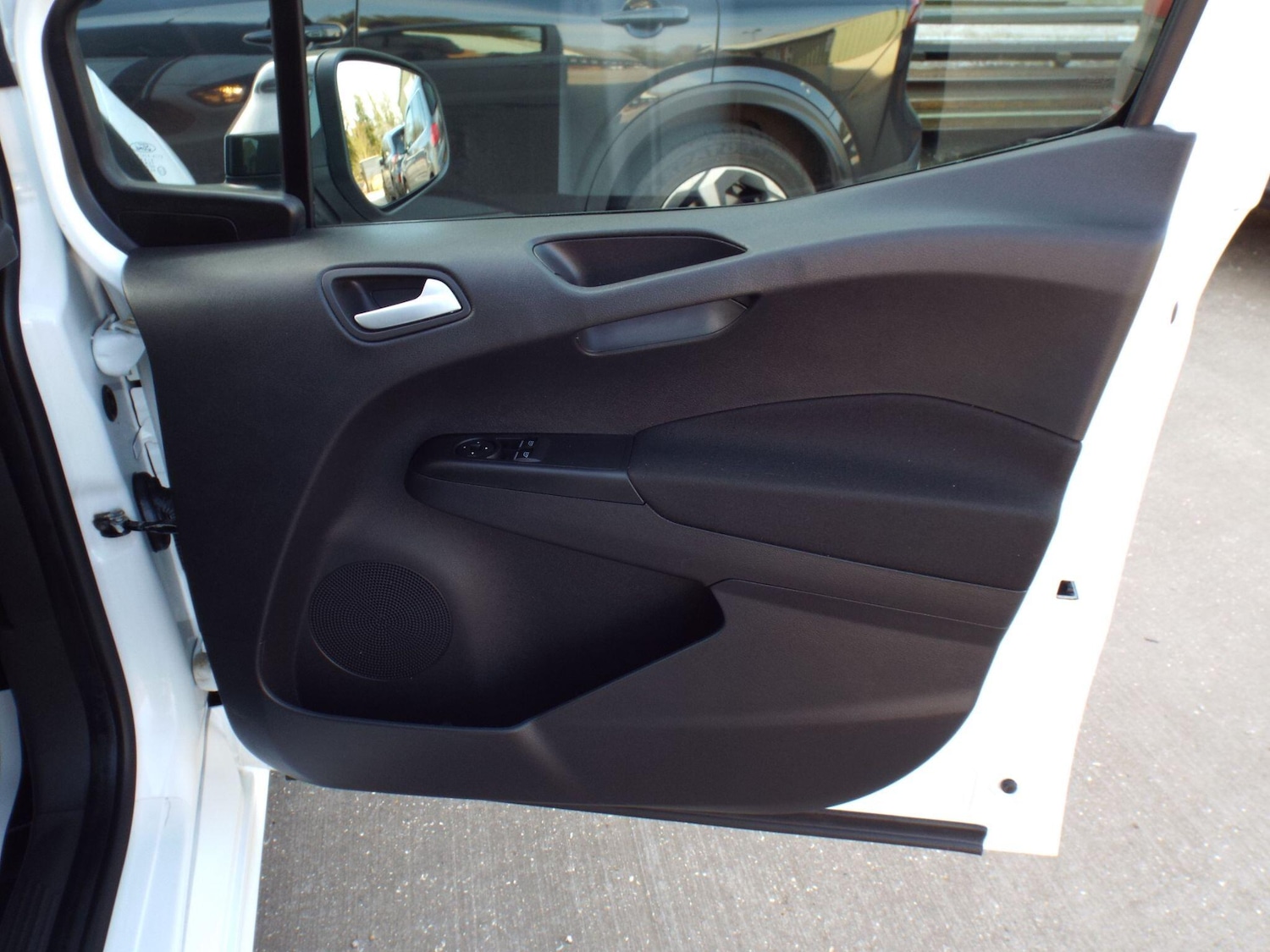 Used Ford Transit Courier 2017 for sale - 77738543: Photo 25