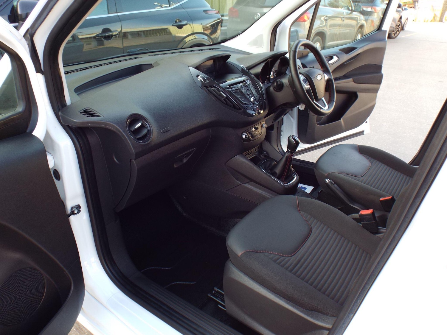 Used Ford Transit Courier 2017 for sale - 77738543: Photo 28