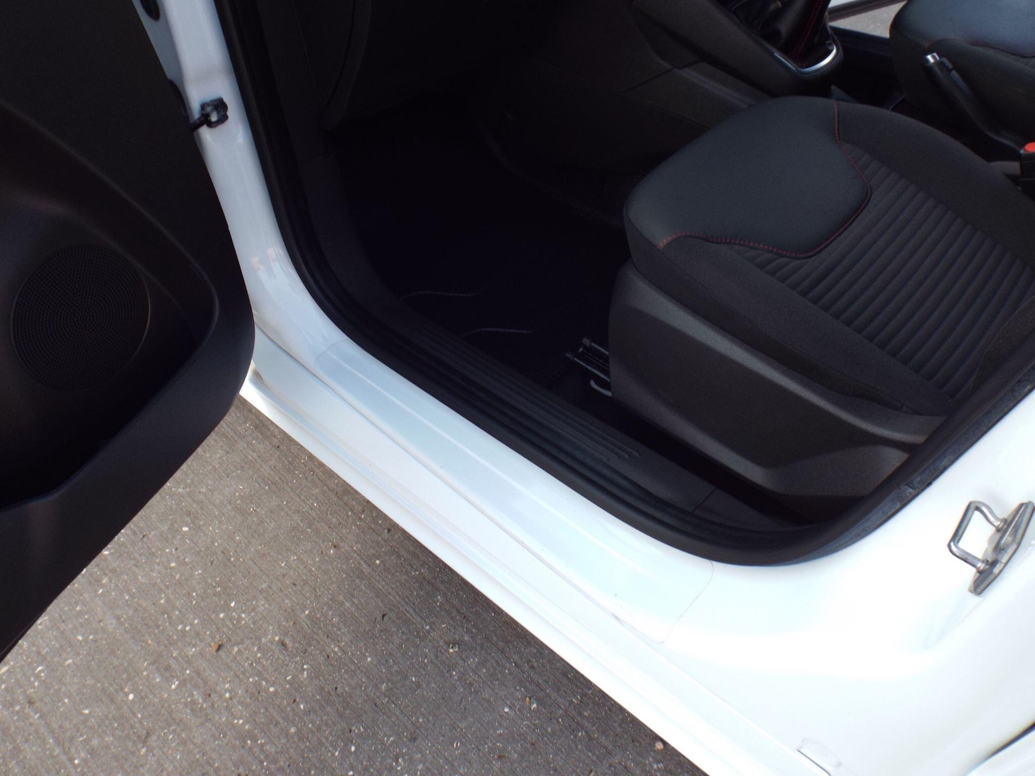 Used Ford Transit Courier 2017 for sale - 77738543: Photo 29