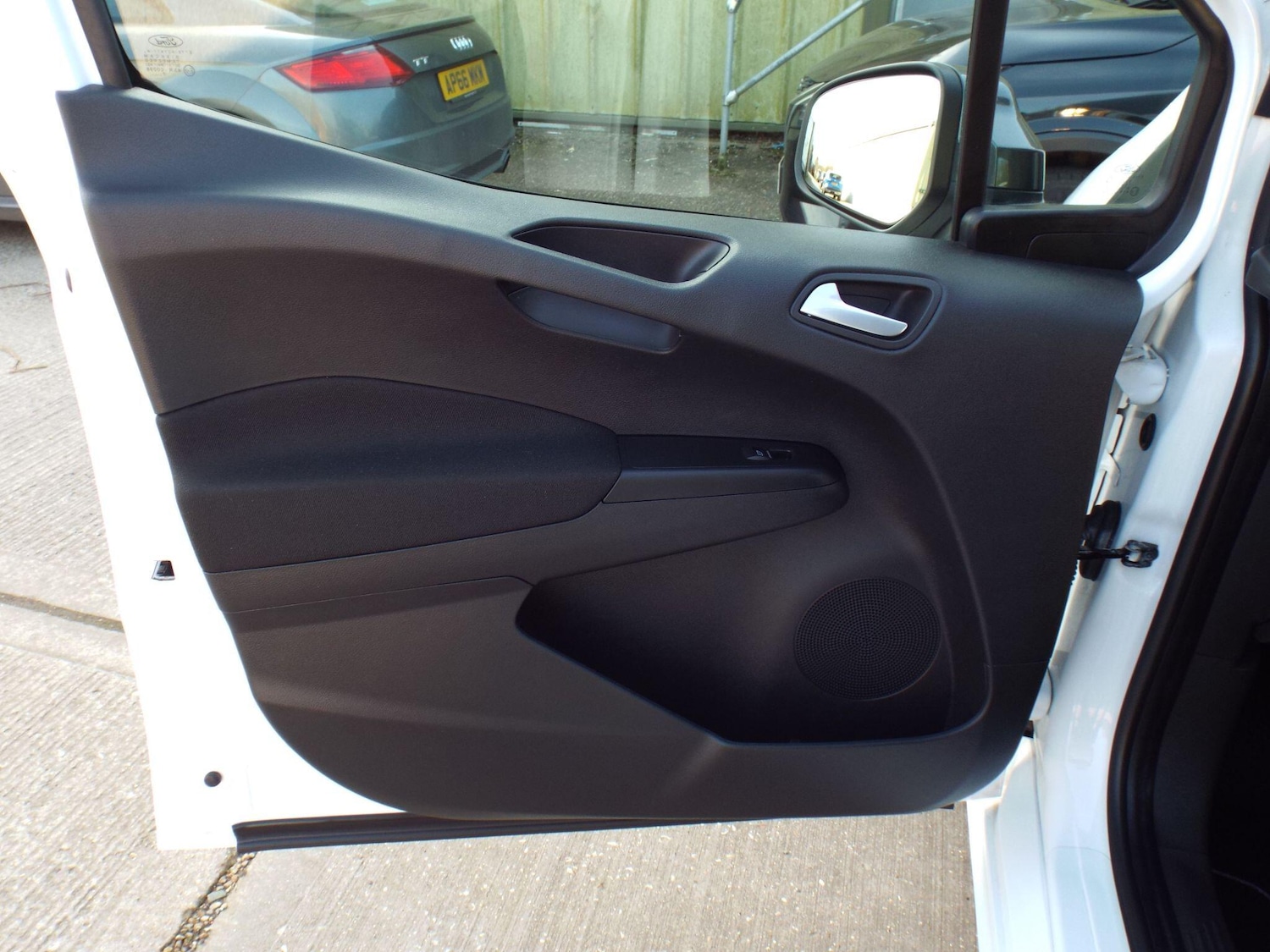 Used Ford Transit Courier 2017 for sale - 77738543: Photo 30