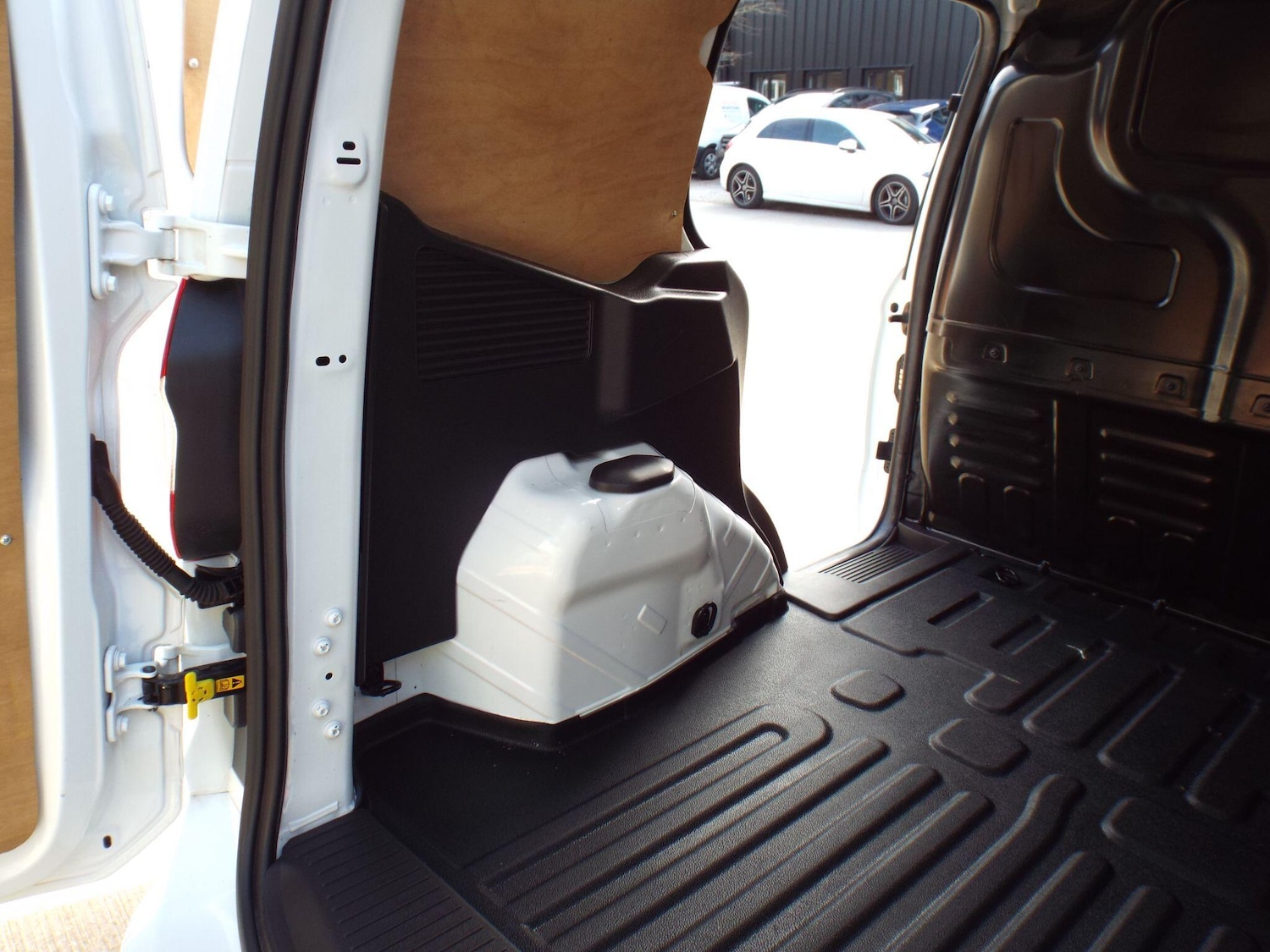 Used Ford Transit Courier 2017 for sale - 77738543: Photo 40