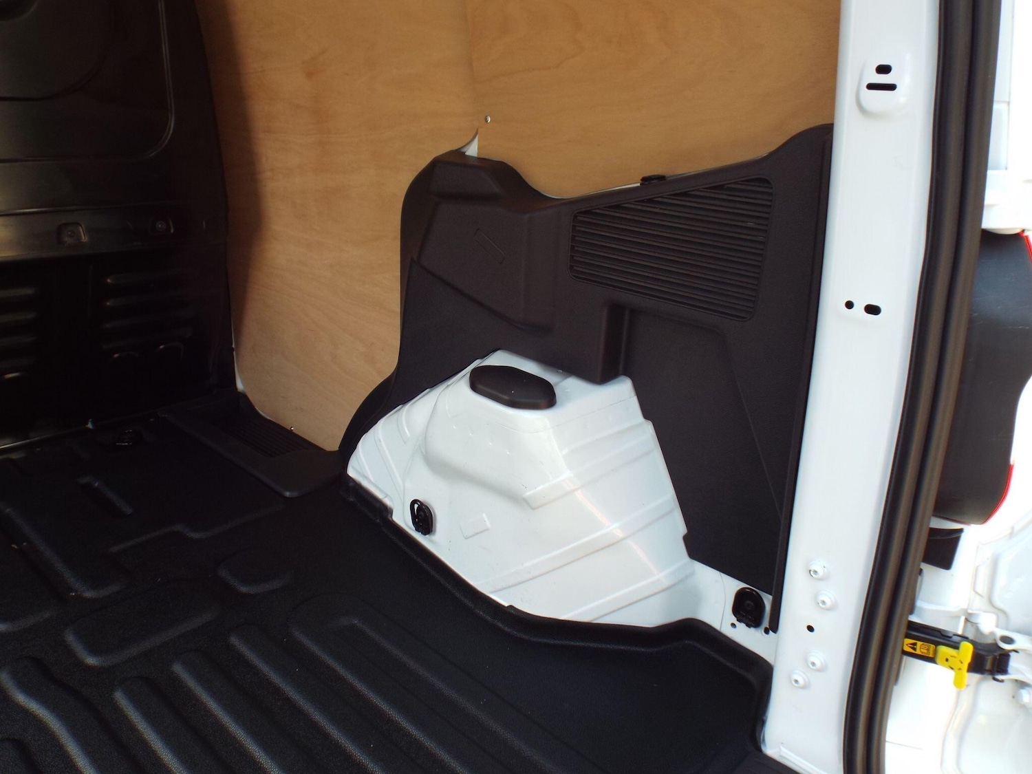 Used Ford Transit Courier 2017 for sale - 77738543: Photo 41