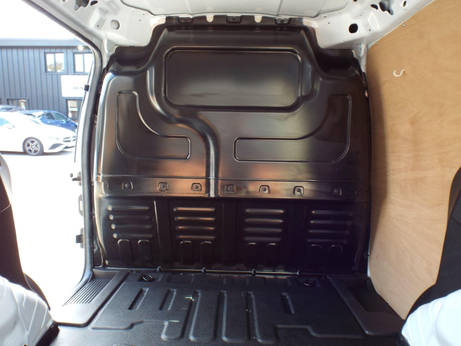 Used Ford Transit Courier 2017 for sale - 77738543: Photo 42