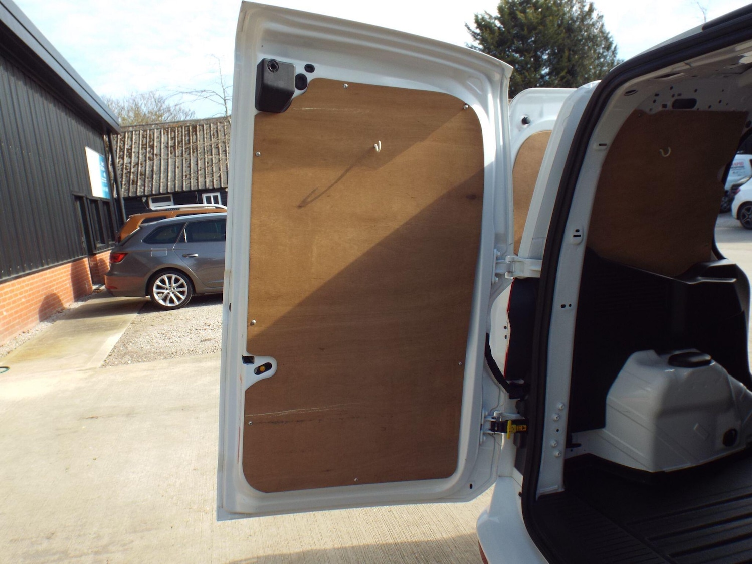 Used Ford Transit Courier 2017 for sale - 77738543: Photo 43