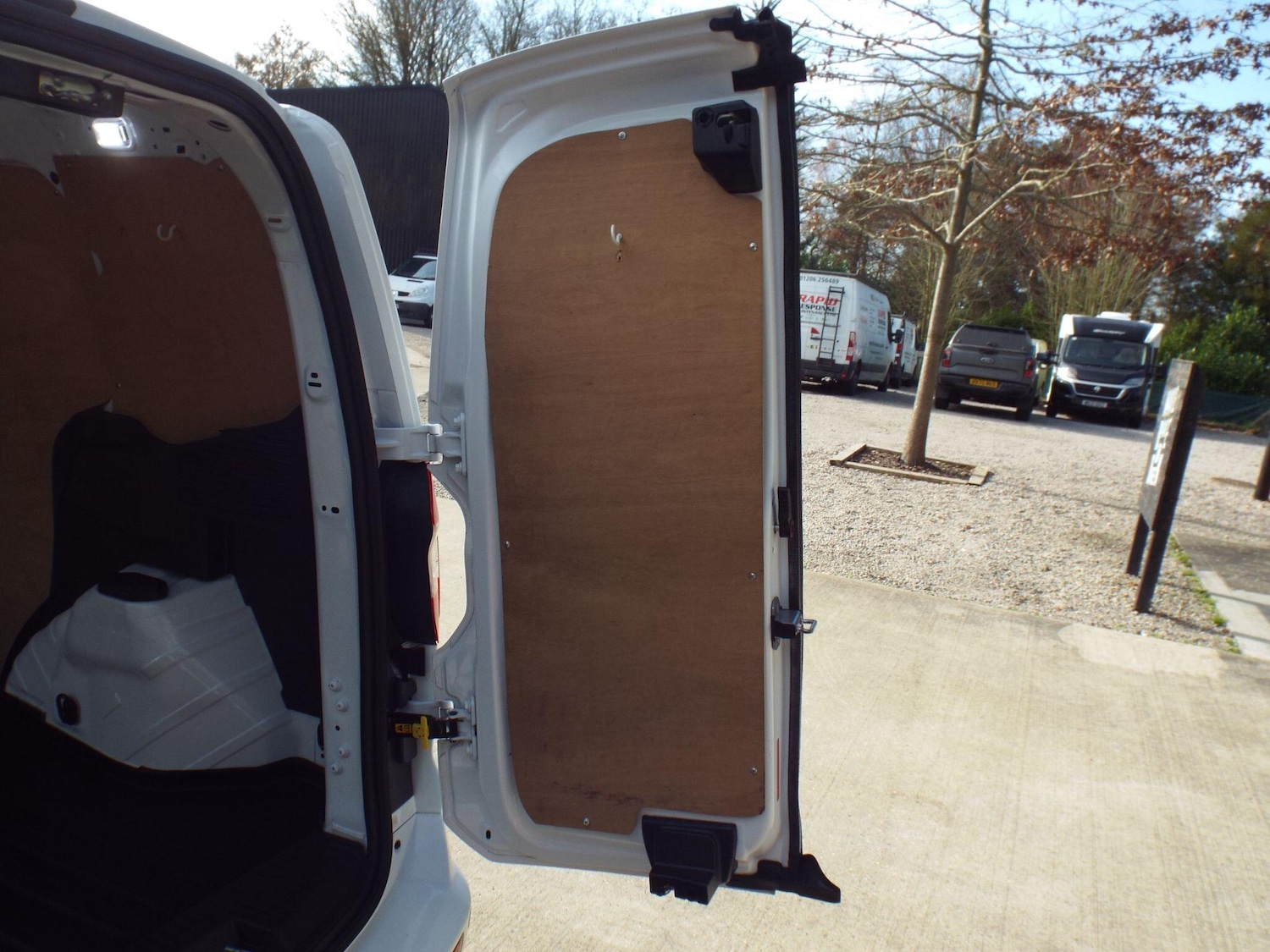 Used Ford Transit Courier 2017 for sale - 77738543: Photo 44