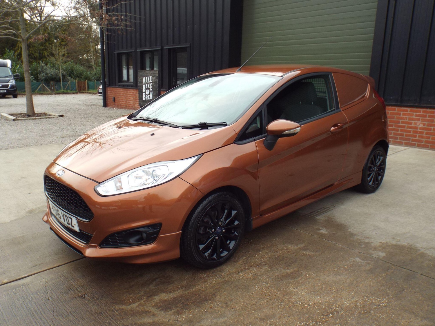 Used Ford Fiesta Van 2016 for sale - 77852816: Photo 2