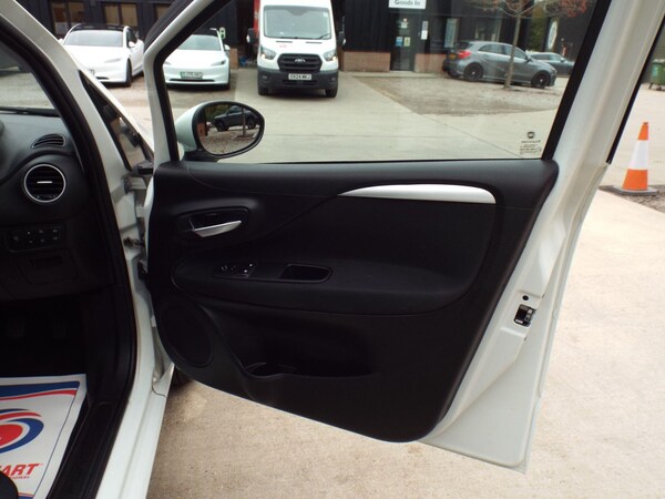 Used Fiat Punto 2014 for sale - 76270859: Photo 21