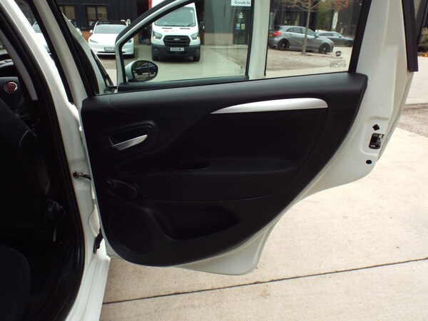 Used Fiat Punto 2014 for sale - 76270859: Photo 23