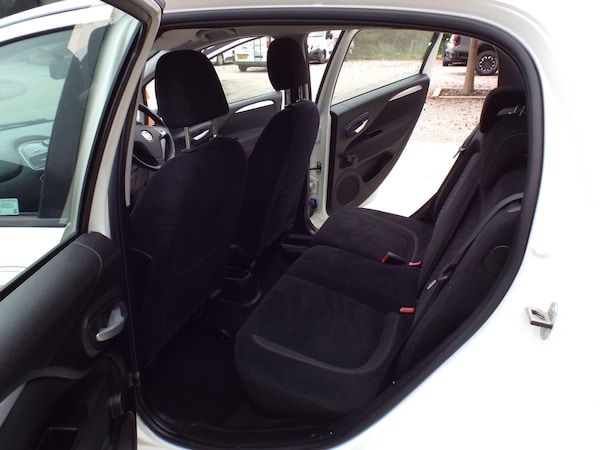 Used Fiat Punto 2014 for sale - 76270859: Photo 26