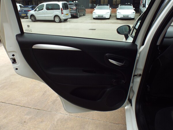 Used Fiat Punto 2014 for sale - 76270859: Photo 28
