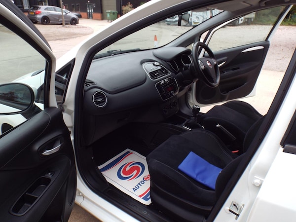 Used Fiat Punto 2014 for sale - 76270859: Photo 29