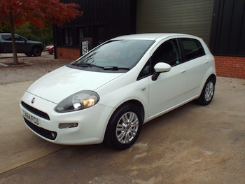 Used Fiat Punto 2014 for sale - 76270859: Photo 2