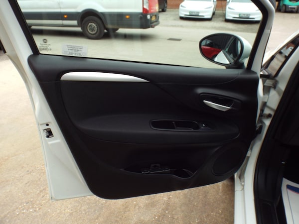 Used Fiat Punto 2014 for sale - 76270859: Photo 31