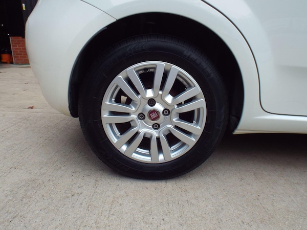 Used Fiat Punto 2014 for sale - 76270859: Photo 38