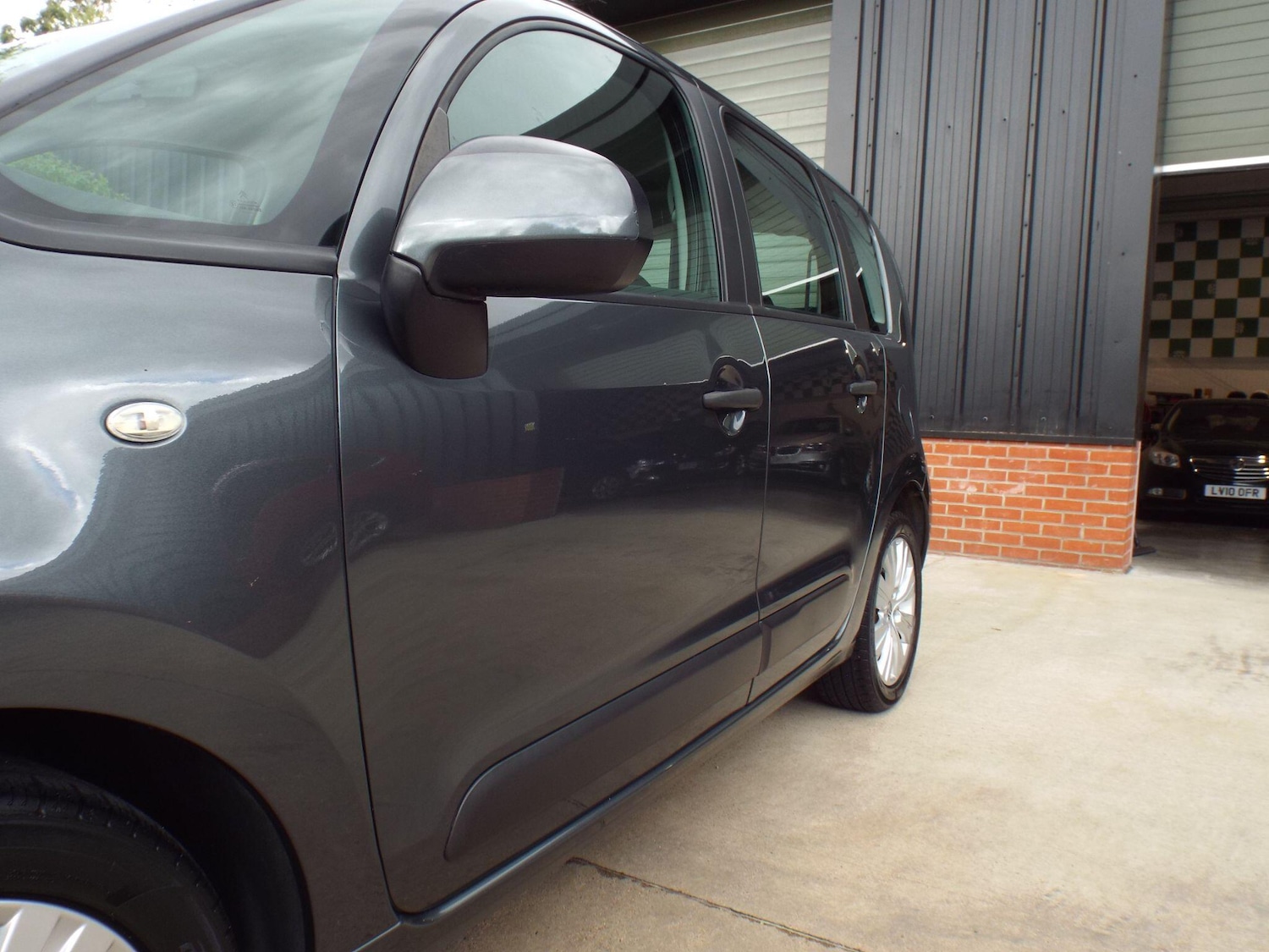 Vehicle 44
