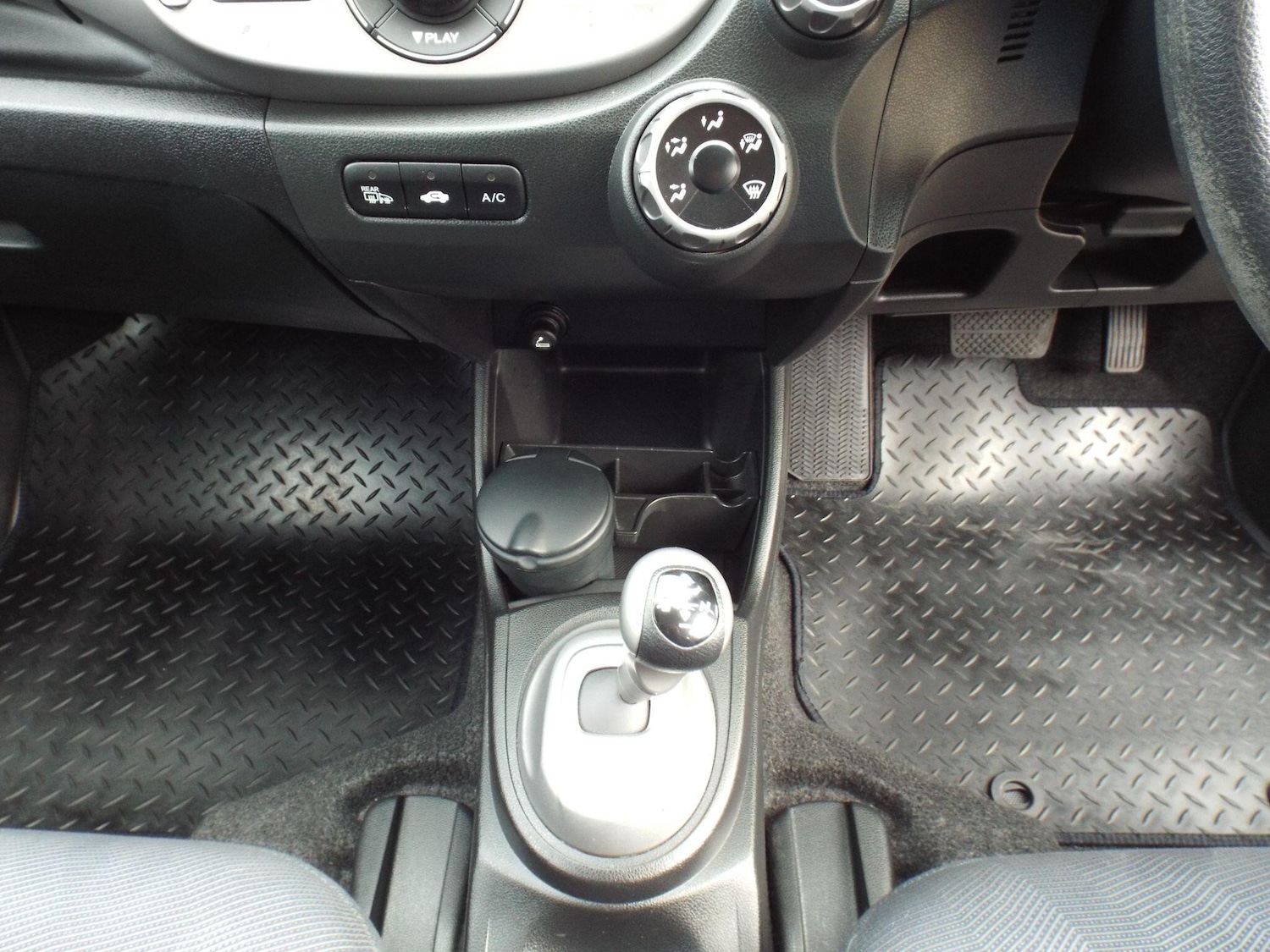 Used Honda Jazz 2010 for sale - 77993950: Photo 11