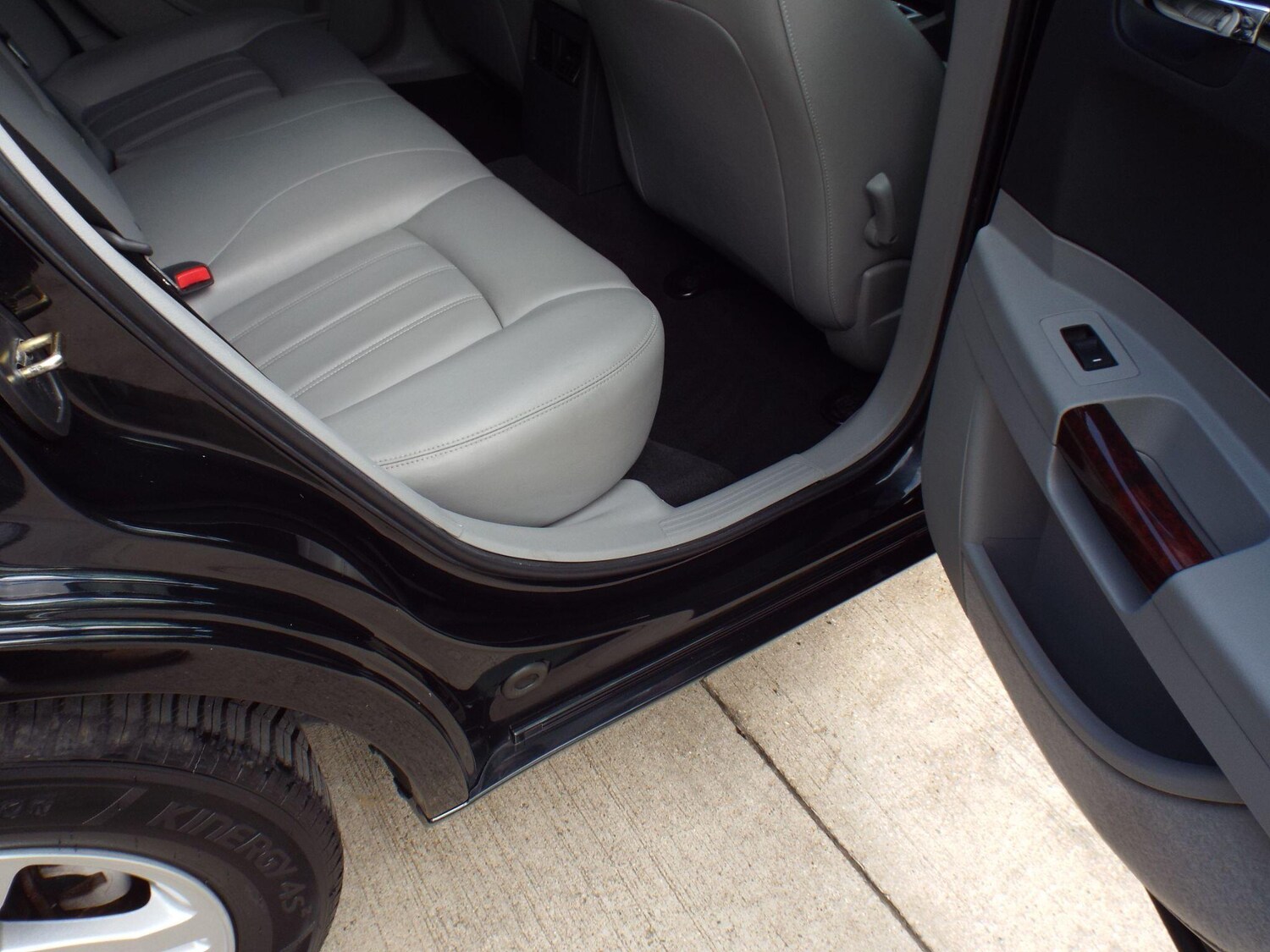 Used Chrysler 300C 2005 for sale - 77839839: Photo 23