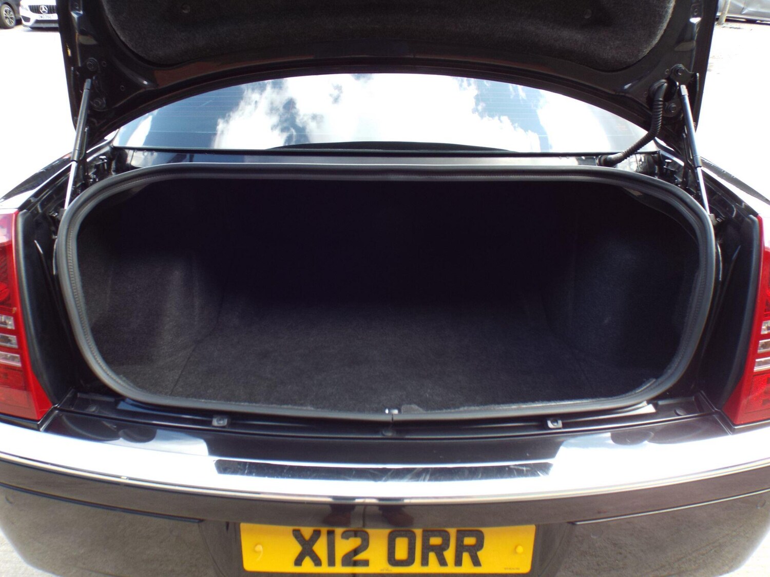 Used Chrysler 300C 2005 for sale - 77839839: Photo 25