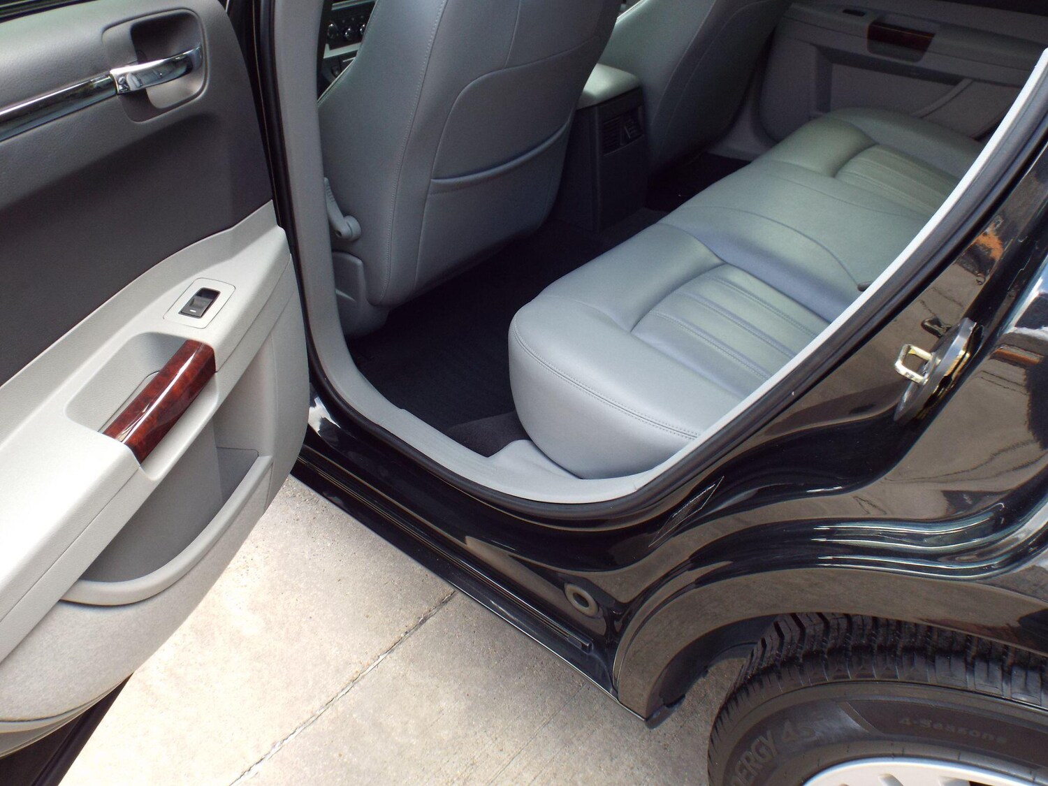 Used Chrysler 300C 2005 for sale - 77839839: Photo 27