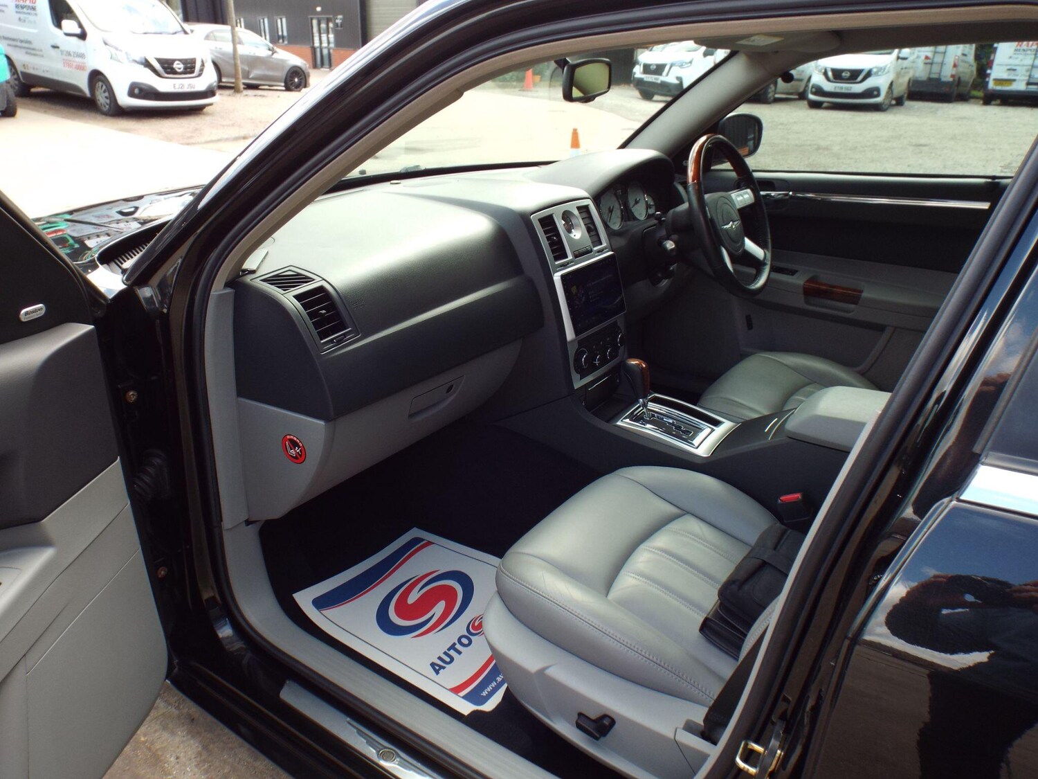 Used Chrysler 300C 2005 for sale - 77839839: Photo 29