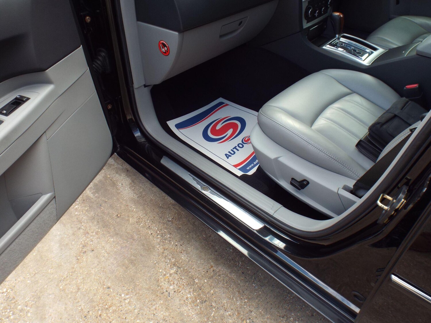 Used Chrysler 300C 2005 for sale - 77839839: Photo 30