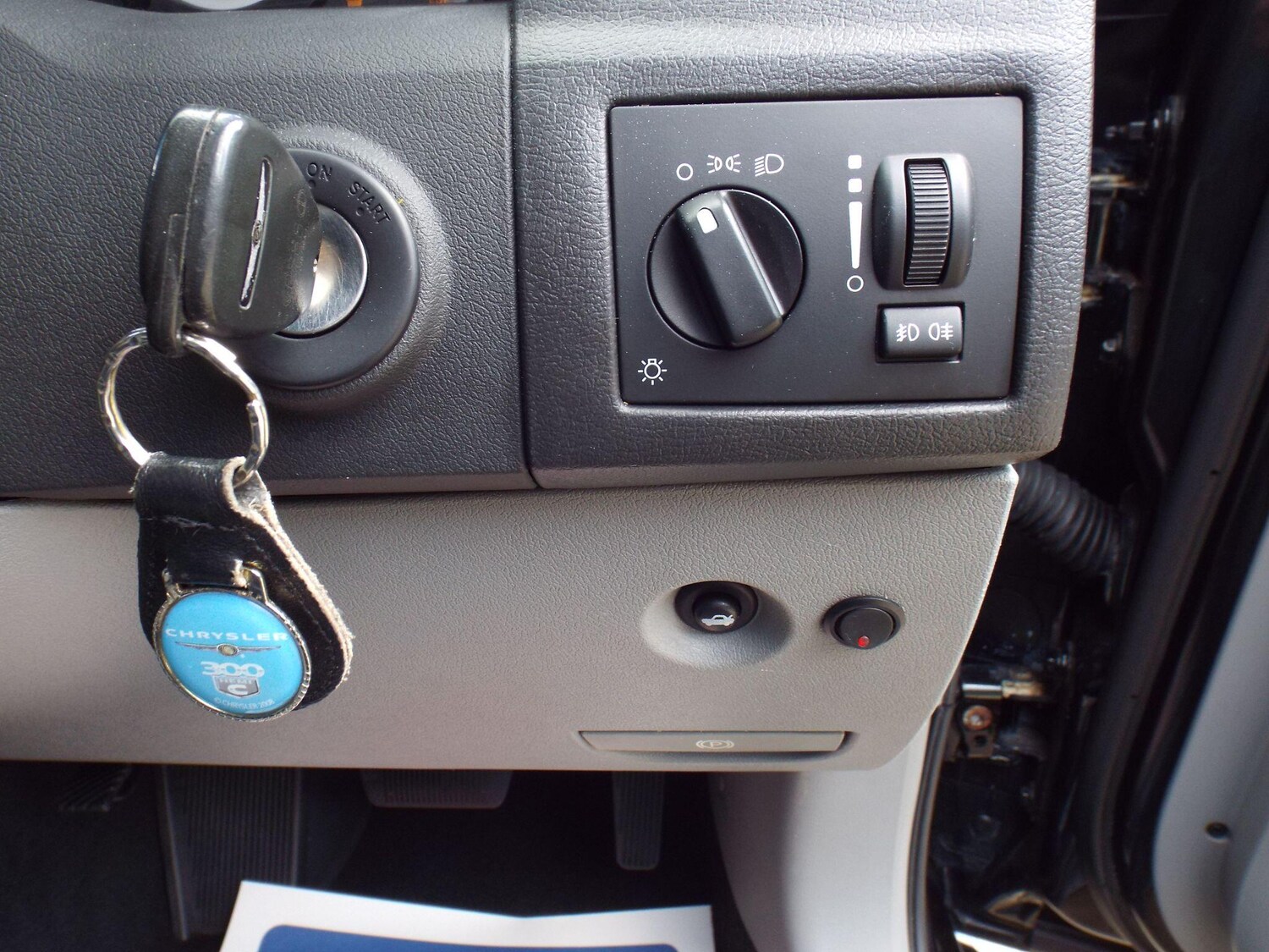 Used Chrysler 300C 2005 for sale - 77839839: Photo 37