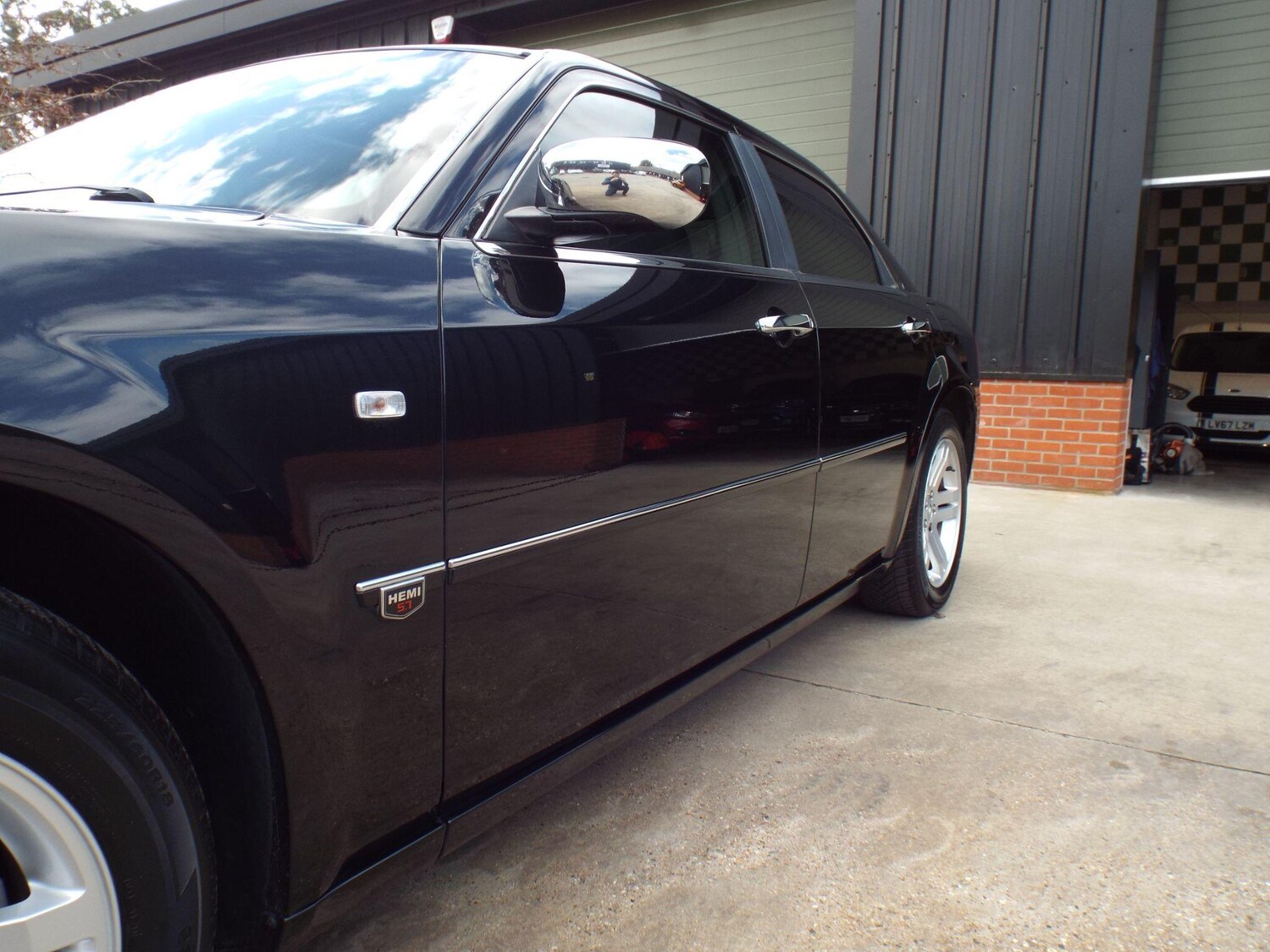 Used Chrysler 300C 2005 for sale - 77839839: Photo 42