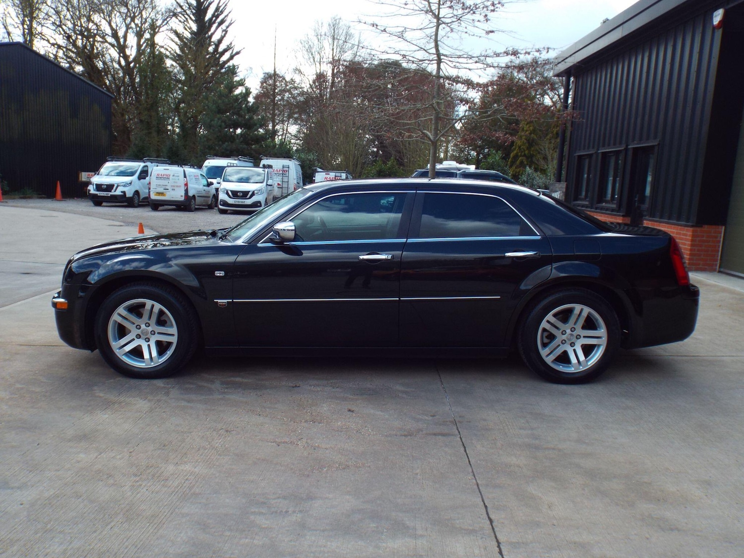 Used Chrysler 300C 2005 for sale - 77839839: Photo 5