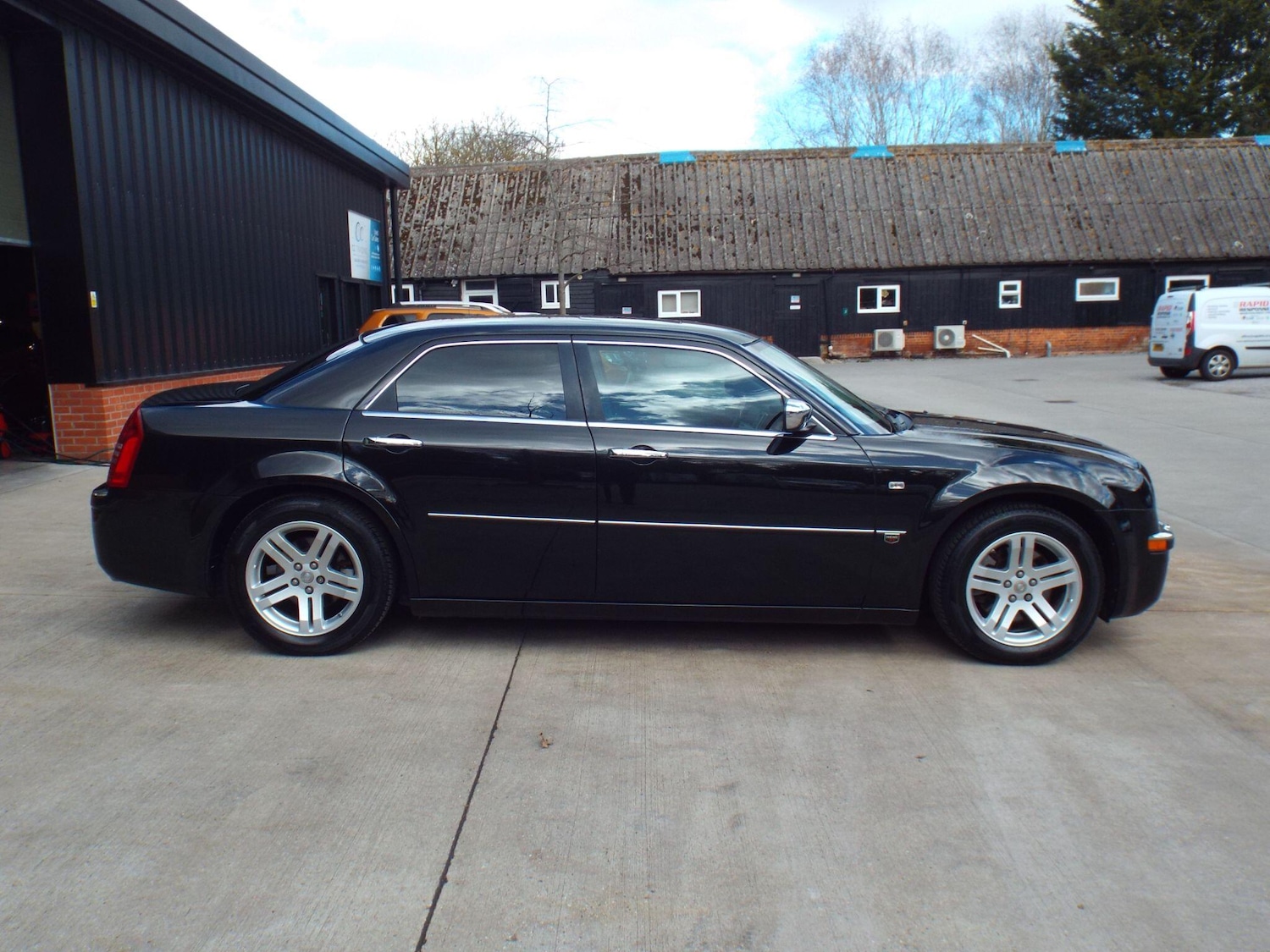 Used Chrysler 300C 2005 for sale - 77839839: Photo 6