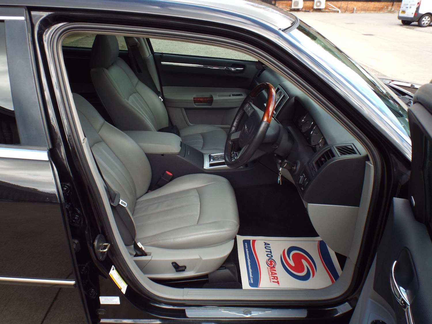 Used Chrysler 300C 2005 for sale - 77839839: Photo 7