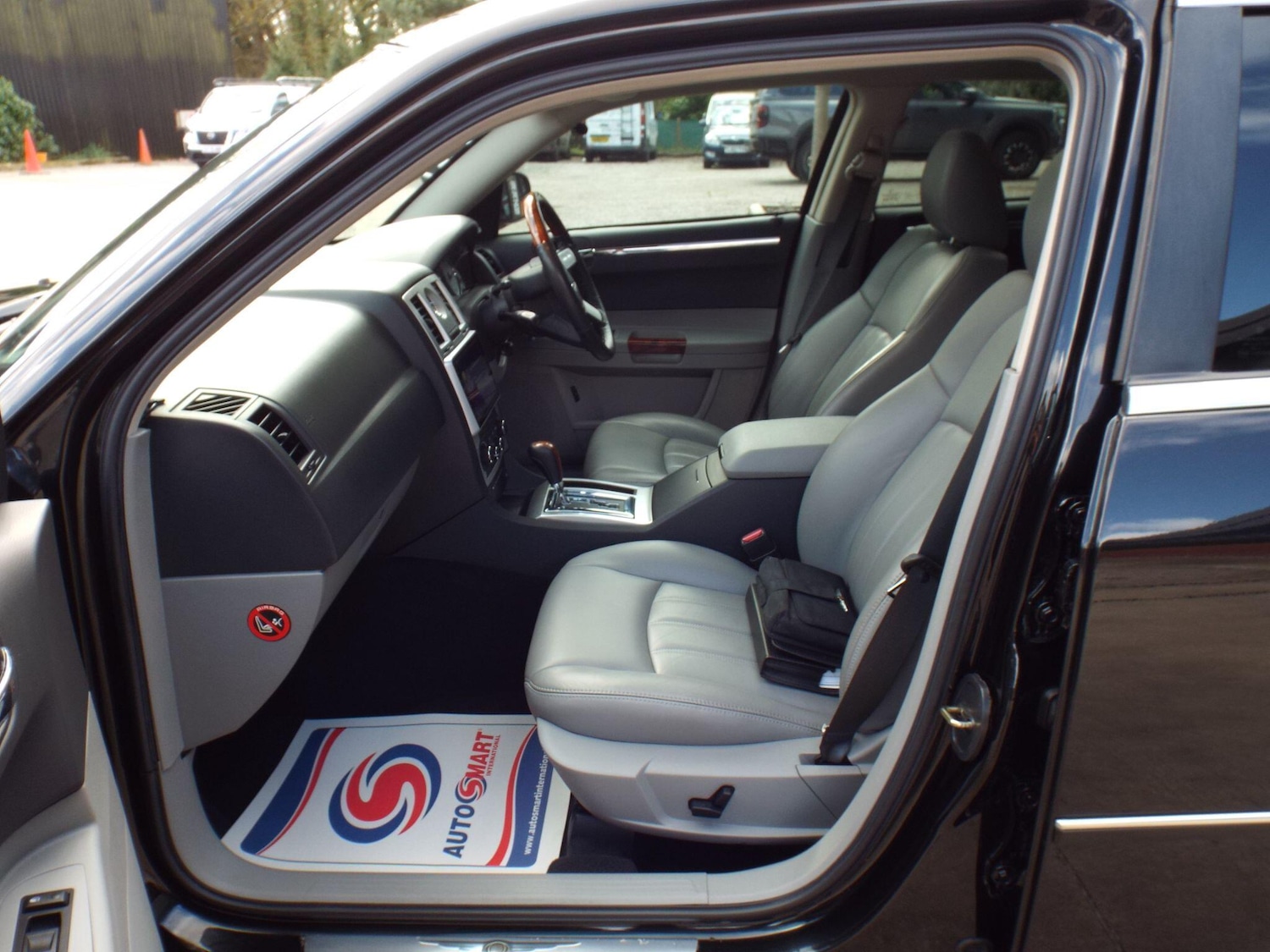 Used Chrysler 300C 2005 for sale - 77839839: Photo 8