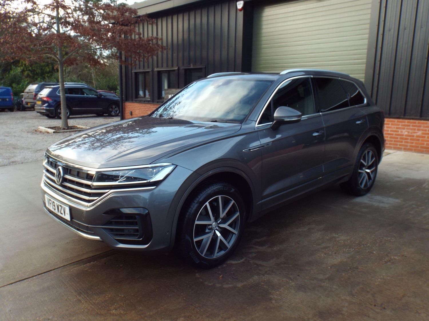 Used Volkswagen Touareg 2019 for sale - 76913243: Photo 2