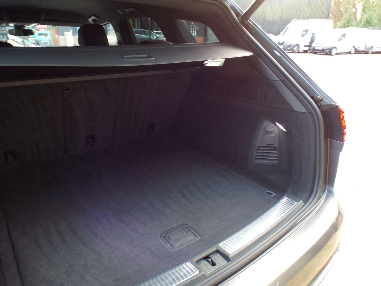 Used Volkswagen Touareg 2019 for sale - 76913243: Photo 27